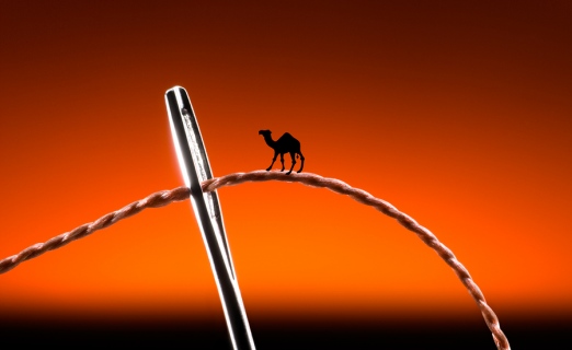 235691-Passar-um-camelo-pelo-buraco-de-uma-agulha